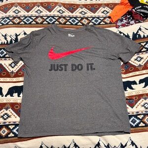 Nike Tee-Shirt Men’s L